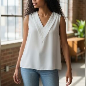 EUC Cupshe Size Large White Paneled V-Neck Sleeveless Top!